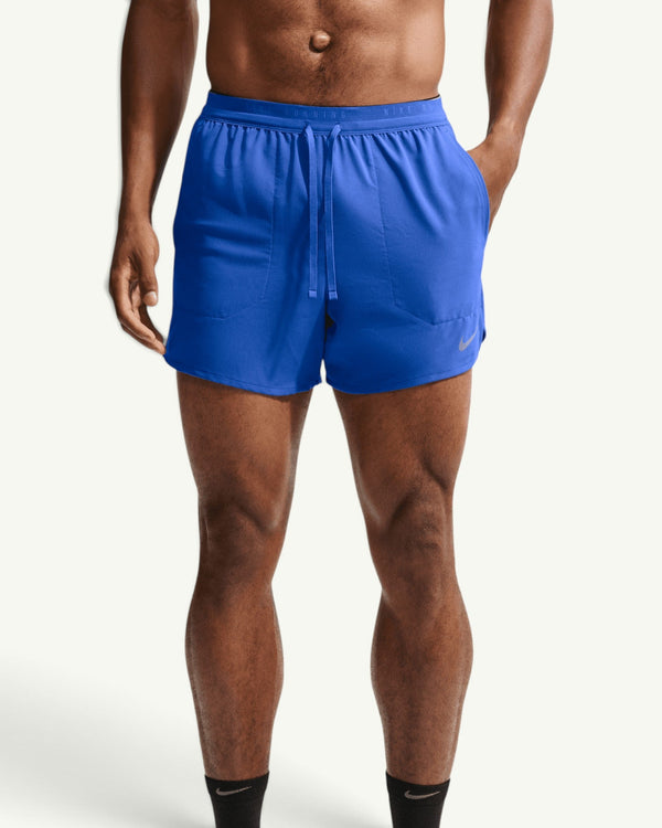 Amateur men's blue Nike Stride 5-inch training shorts with a brief liner and reflective details on a runner