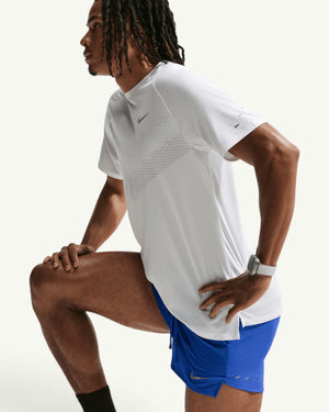 Amateur Nike men's blue Stride 5-inch brief-lined training shorts with reflective details on a runner