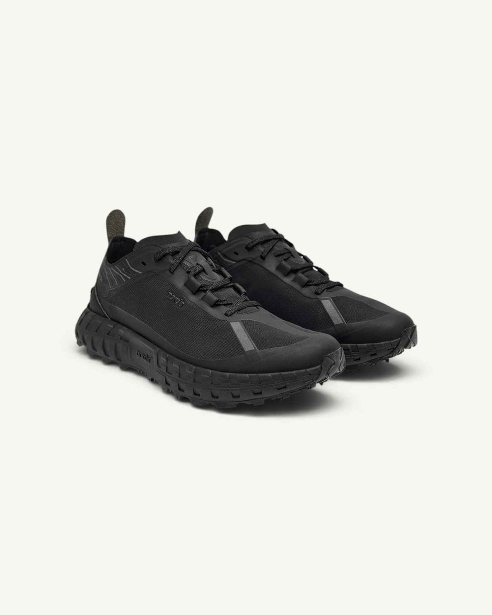 Norda 001A, Stealth Black – side