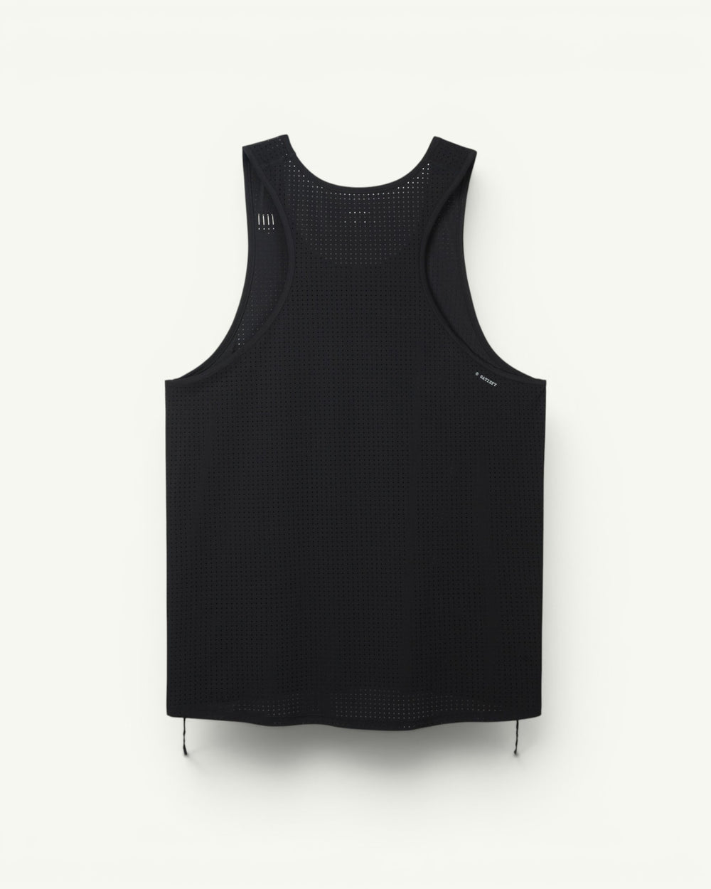 The race top at its most minimal. Space-O perforated micro jersey from Italy cools, dries fast and stretches four ways. Four S-Pins included for the bib, anti-chafe flat seams for the distance. A singlet built for start lines and sticky summer sessions.