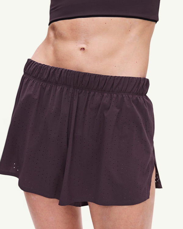 On Women's Zero Shorts, Urchin - image 4