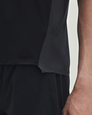 Amateur men's black performance running t-shirt featuring breathable mesh side panels for ventilation