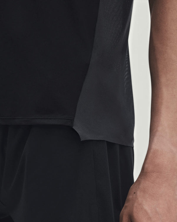 Amateur men's black performance running t-shirt featuring breathable mesh side panels for ventilation