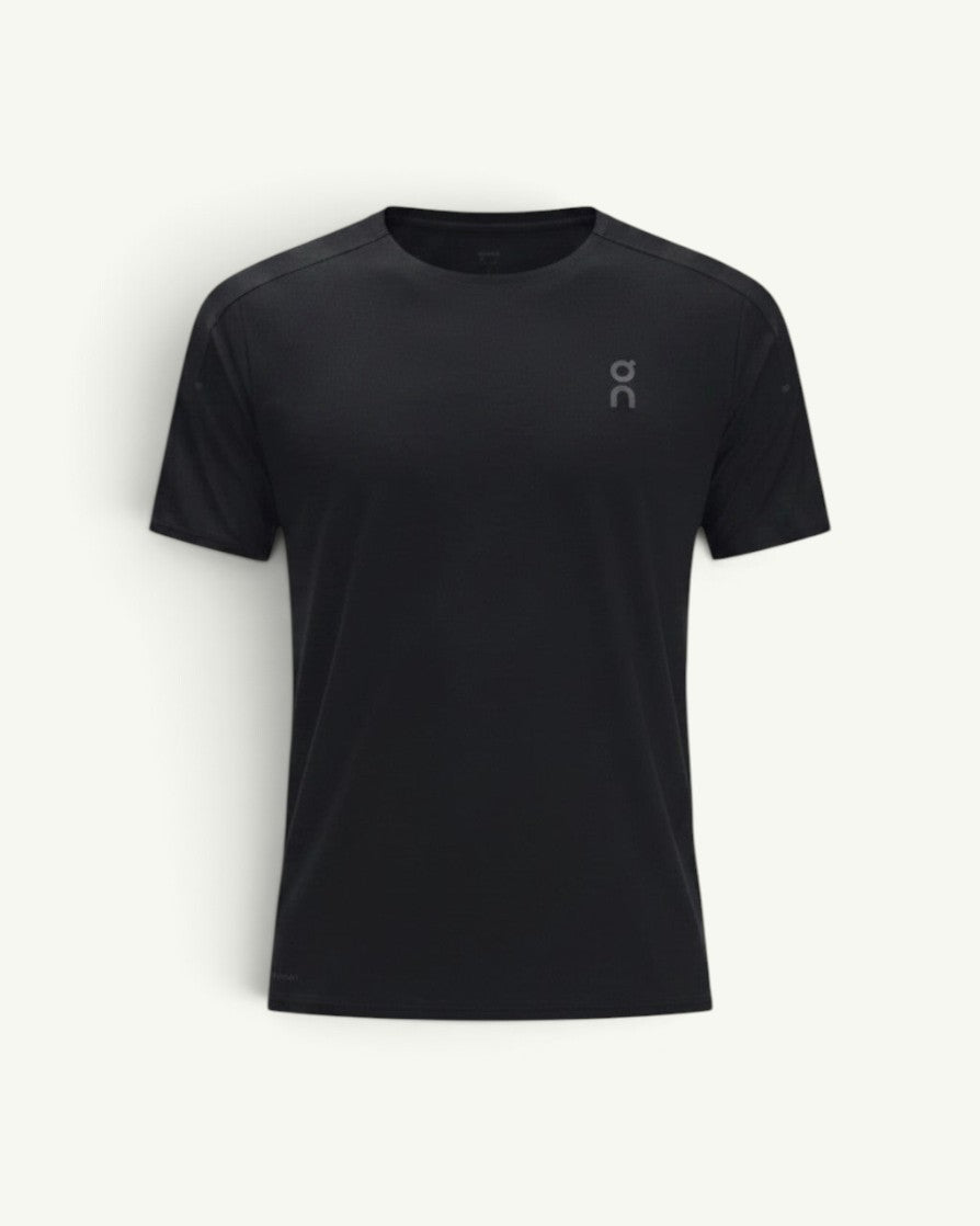 Amateur men's black performance running t-shirt in fast-drying technical fabric with athletic fit and ventilation.