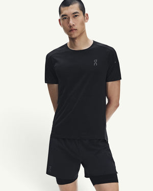 Amateur Men's Performance-T in black, a fast-drying technical running shirt with an athletic fit on a male model.